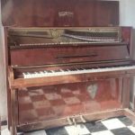 Piano Essenfelder precisa de reforma vendo barato