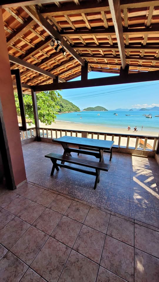 Alugo casa e chalé pé na areia