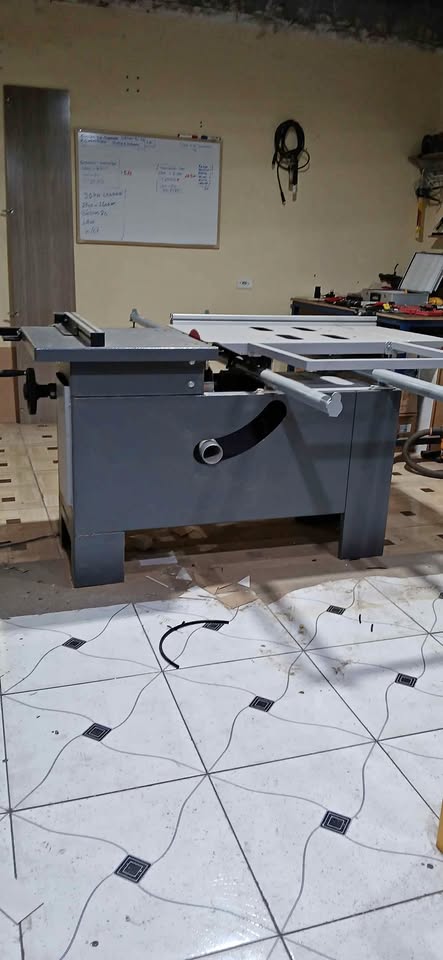 Vendo esquadrejadeira nova