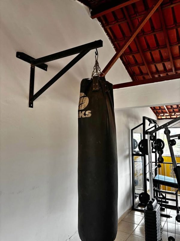 Saco de Boxe + Suporte de Parede