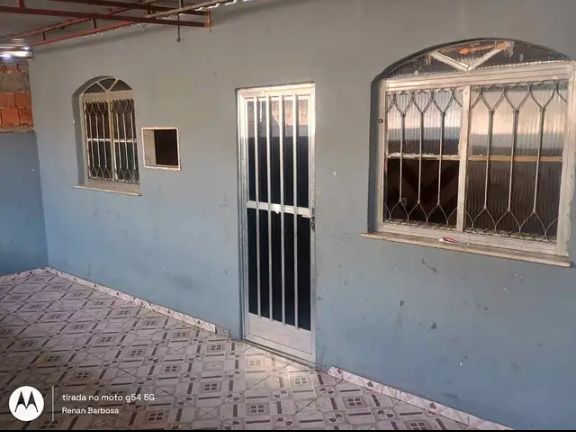 Alugo casa