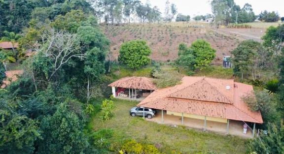 Sítio com área de 14.000m² em Itatiaiuçu.