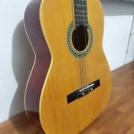Violão em bom estado