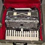 Vende-se acordeon