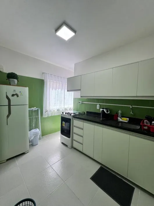 Apartamento com 2 Quartos e 1 banheiro para Alugar, 54 m² por R$ 2.000/Mês