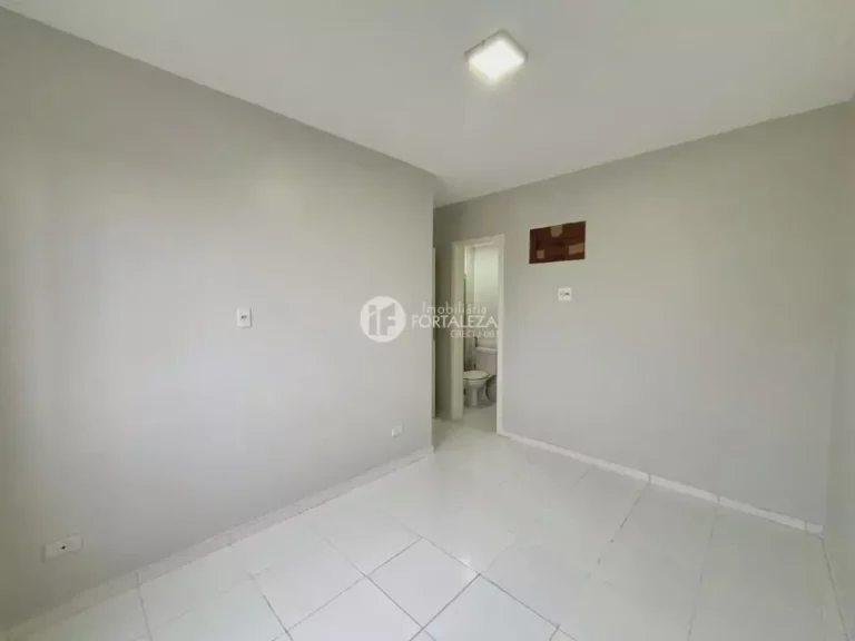 Apartamento com 3 Quartos e 2 banheiros para Alugar, 63 m² por R$ 1.900/Mês