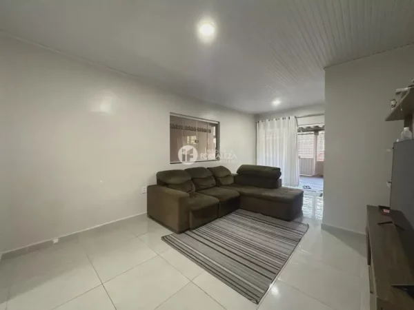 Casa com 3 Quartos e 2 banheiros à Venda, 178 m² por R$ 390.000 - Imagem 2
