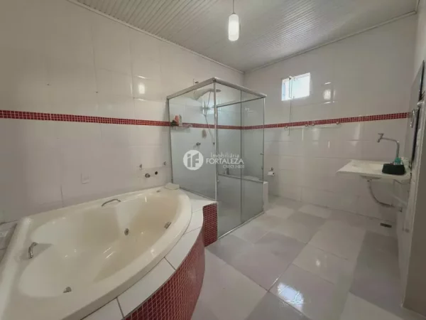 Casa com 3 Quartos e 3 banheiros à Venda, 250 m² por R$ 350.000 - Imagem 2