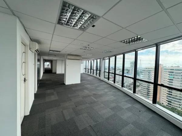Sala Comercial e 10 banheiros à Venda, 479 m² por R$ 3.200.000