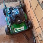 Vende se máquina de cortar grama muito boa e potente