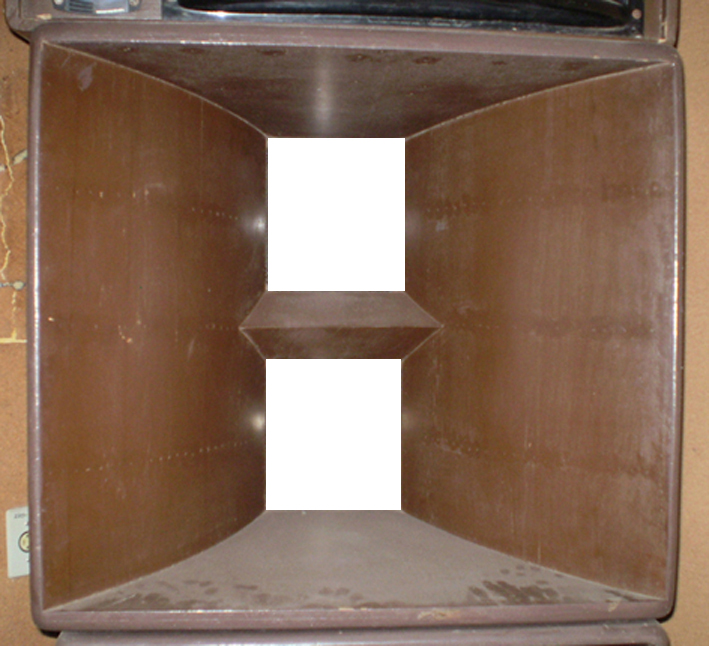 Caixa para graves-médios antiga , mod CCDB M-12.- Cód. 008 -