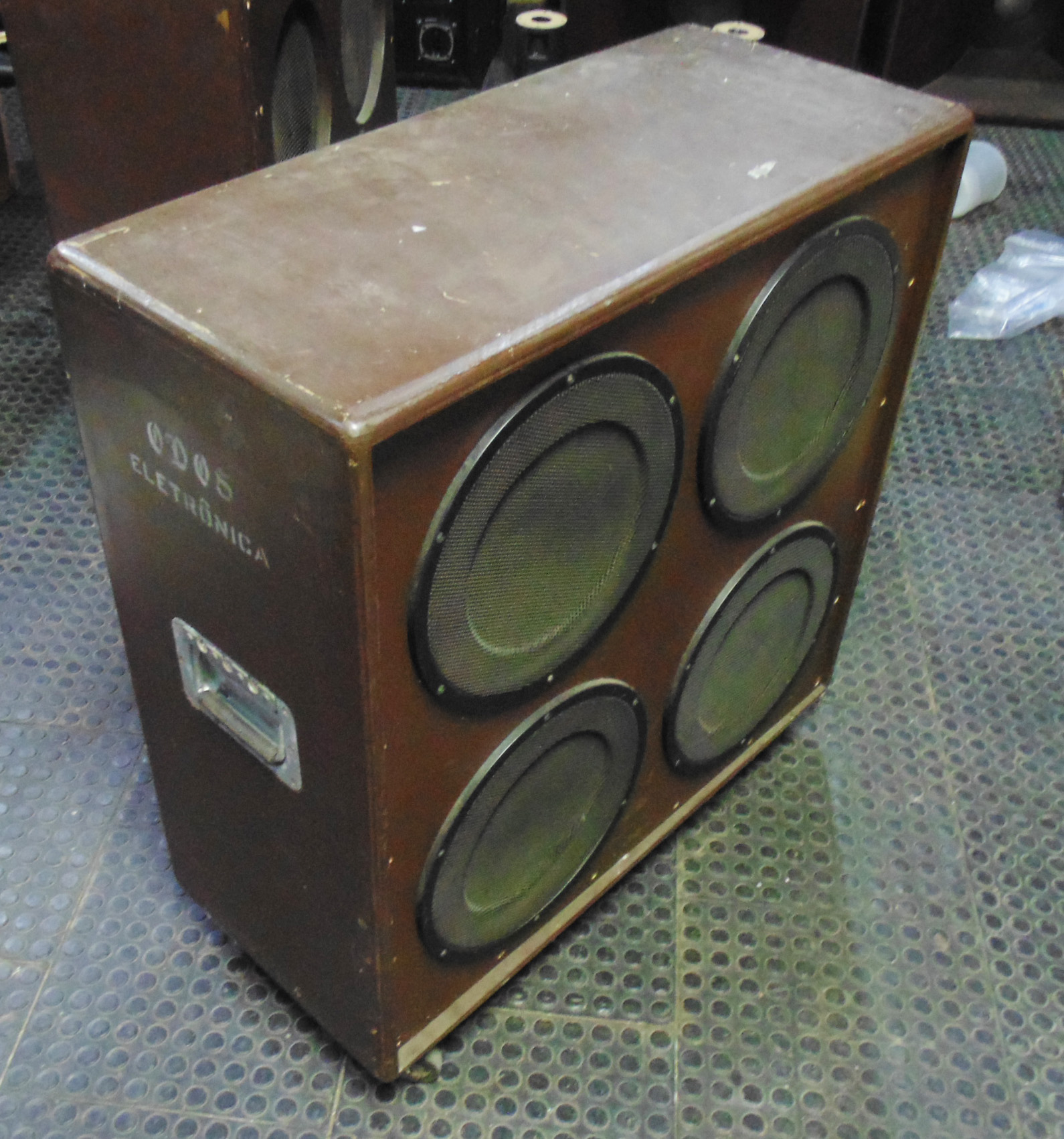 Caixa para guitarra, p/4 falantes de 12 pol.- Cód. 017 - - Imagem 3