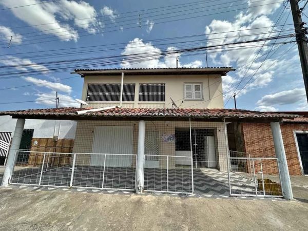 VENDO CASA na rua Professor Moreno