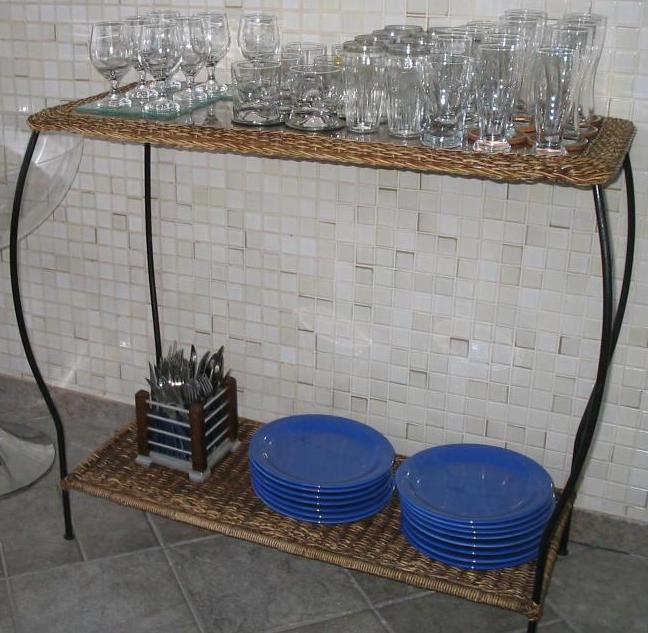 PROMOÇÃO: DE R$ 800,00 por R$ 400,00 Aparador em Junco