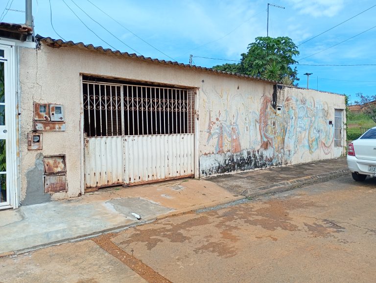 Vendo casa 3 quartos etapa B